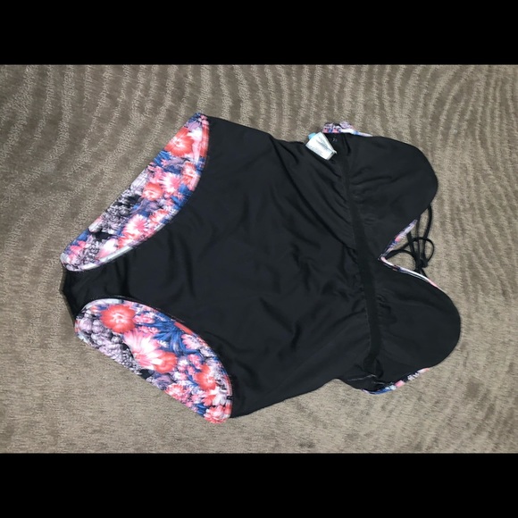 Beach Betty slimming control strapping one piece! - Picture 7 of 7